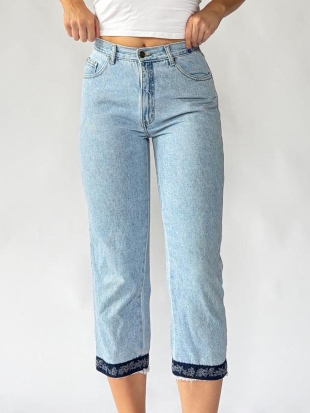 Vintage Capris Embroidered Lightwash Small